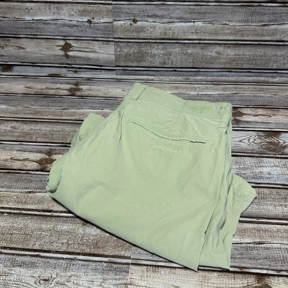 The North Face Shorts Mens 36 Sage Green Hiking Outdoor Lightweight FlashDry